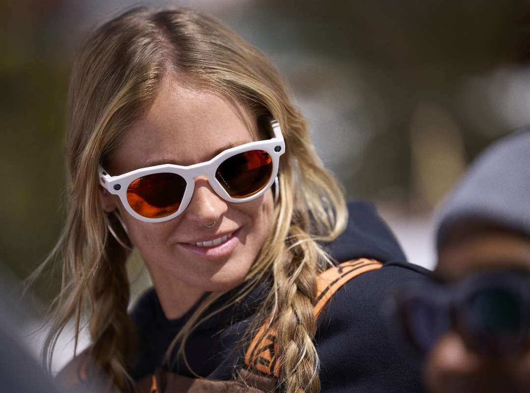 Meta×OakleyのAIスマートグラス「Oakley Meta HSTN」発売！ Meta AI