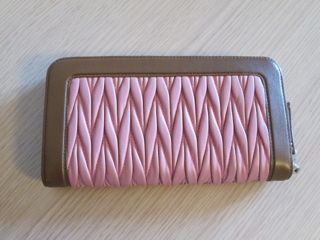 miumiuバイカラー☆マトラッセ☆新ラウンド長財布 ピンク×茶 (MiuMiu