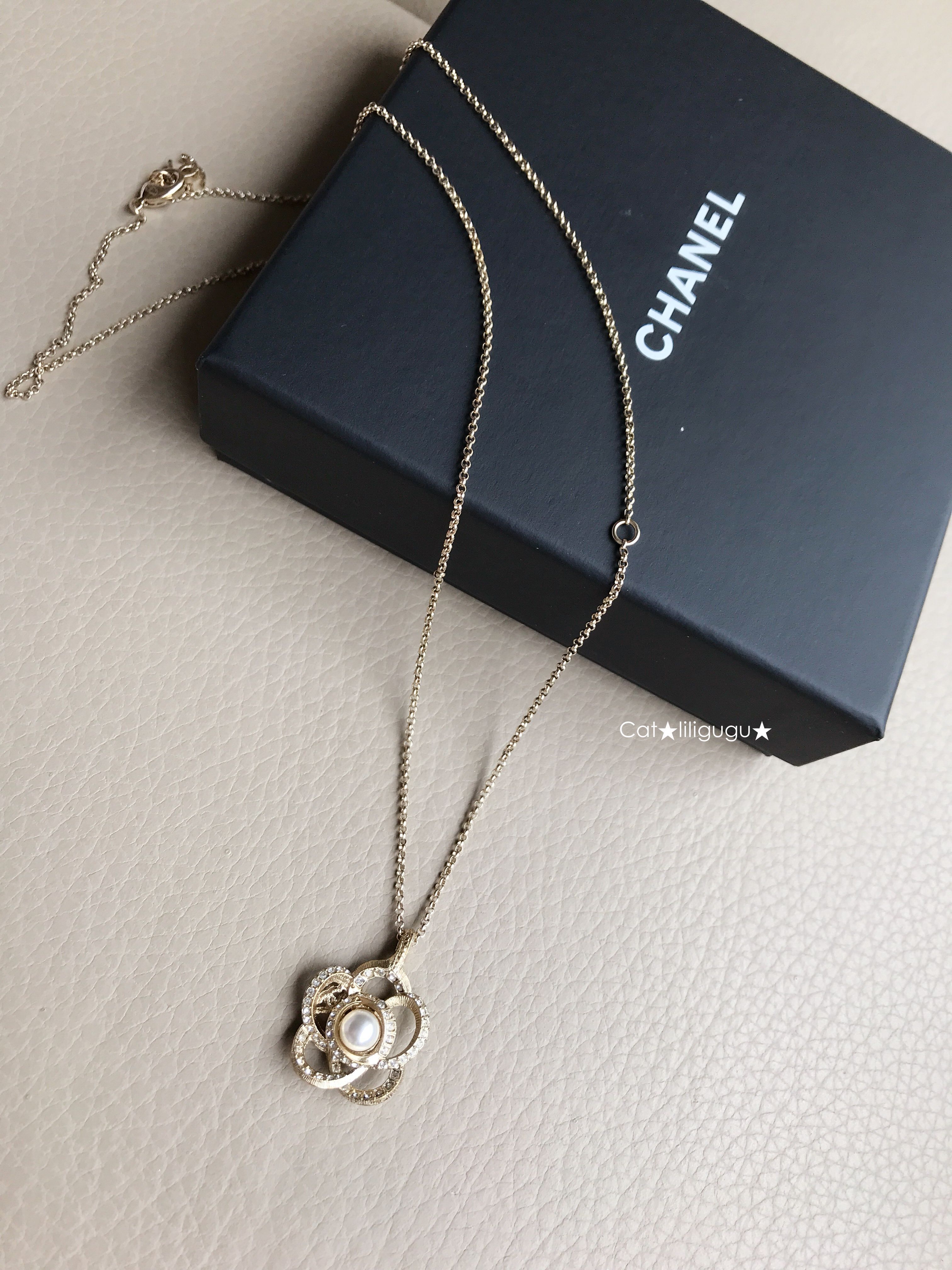 シャネル)A58615キラキラ花型ネックレス・ペンダント☆ (CHANEL