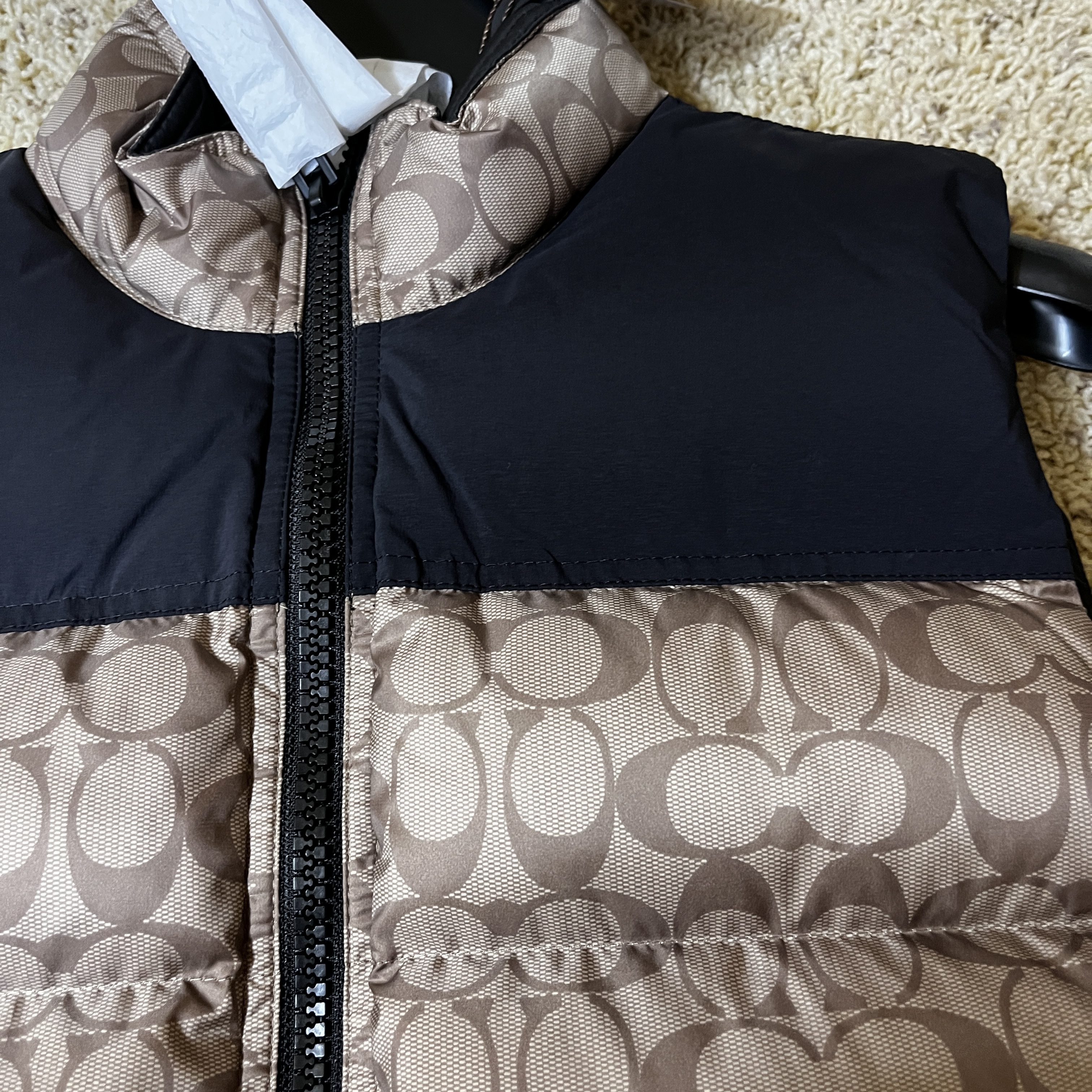 新作セール☆ Coach(コーチ) シグネチャーロゴ ダウンベスト (Coach