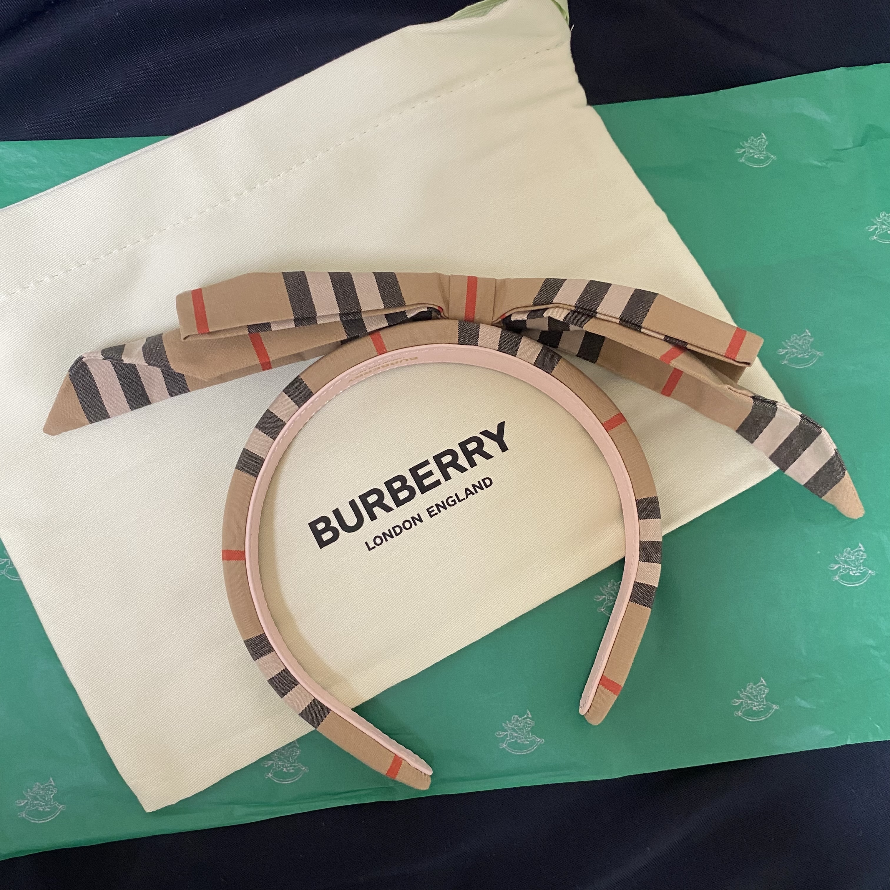大人もOK BURBERRY kids リボン付きカチューシャ ヘアバンド (Burberry