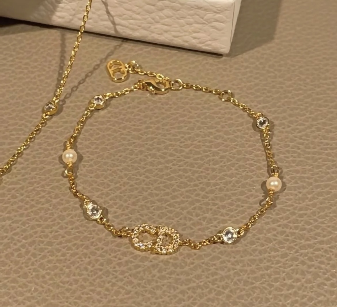 お揃いのネックレスも有りDior Clair D Lune ブレスレット (Dior