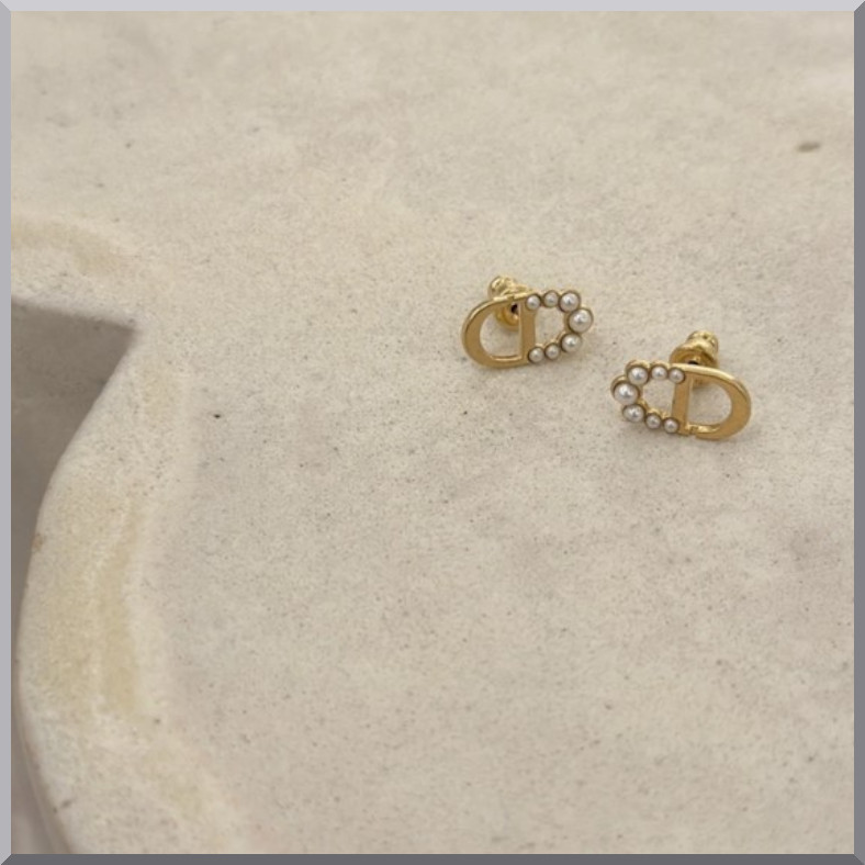 スタッズが可愛い☆》DIOR Petit CD ミニ スタッドピアス (Dior/ピアス