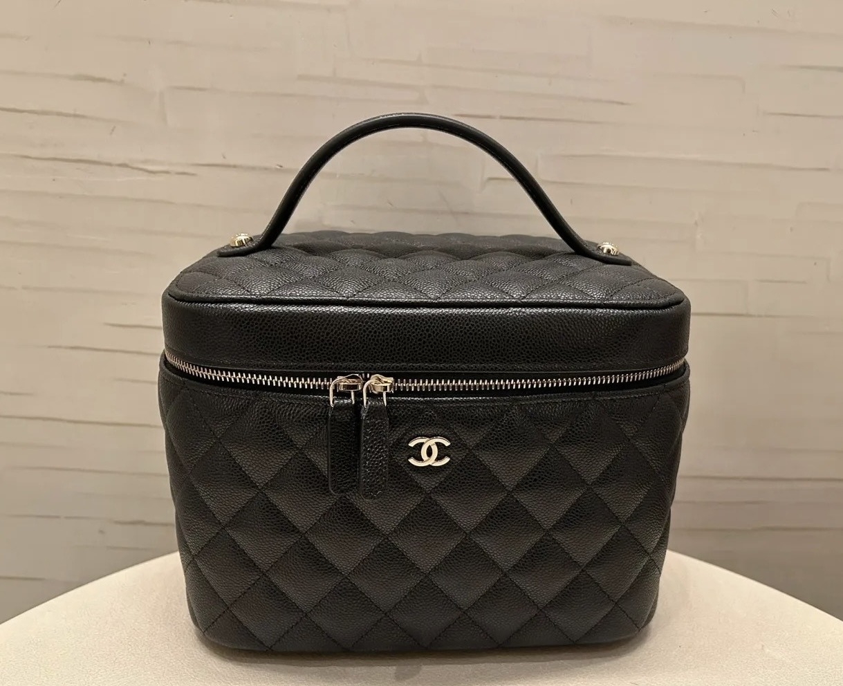 キルティング♡【 CHANEL 】ハンドルバニティポーチ (CHANEL/ポーチ
