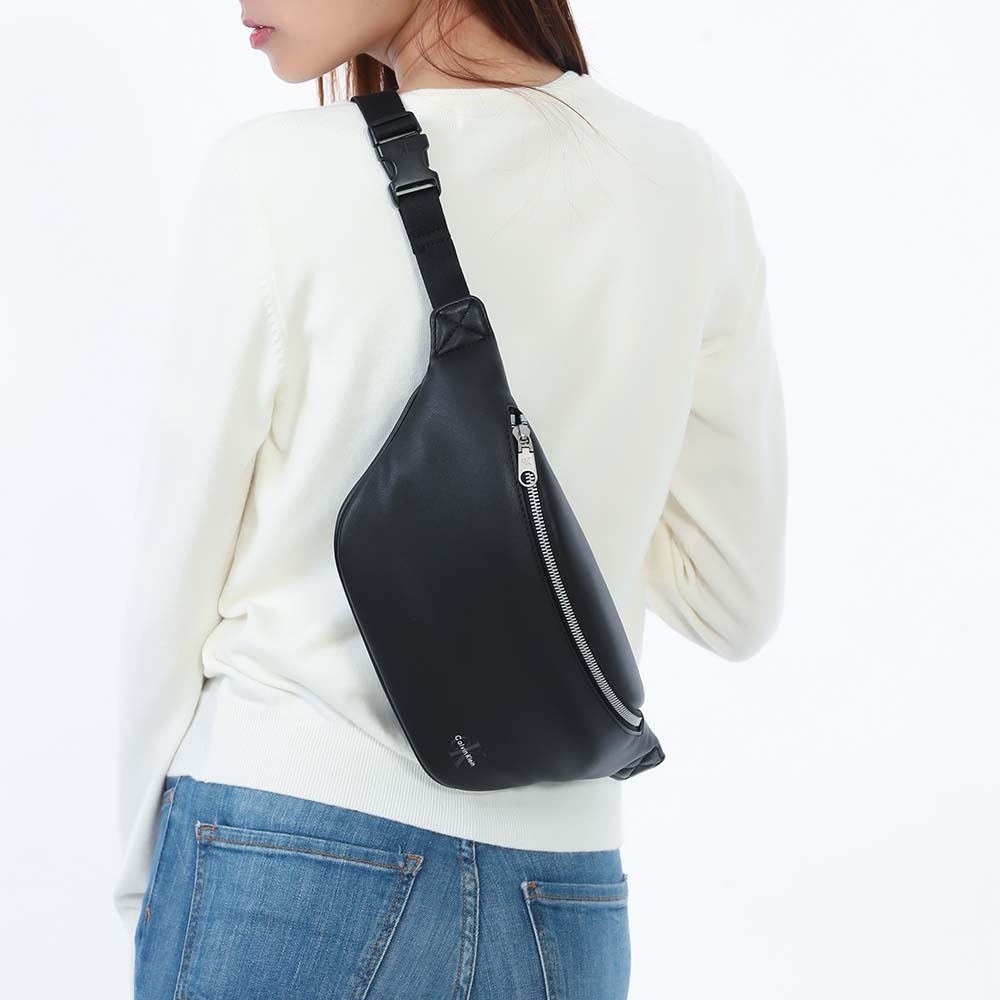 新品・国内即発】Calvin Klein LV04G3012G UB1 ボディバッグ (Calvin