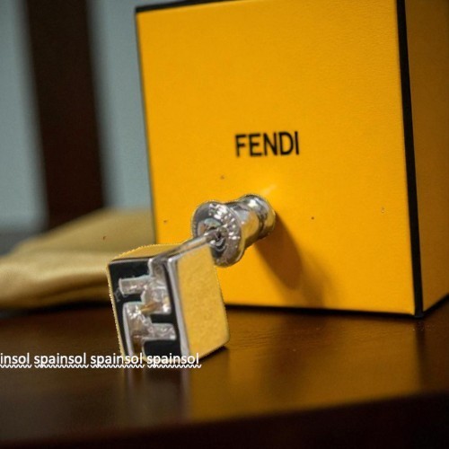 目黒蓮さん着用【FENDI】人気 おすすめ◇FF シングル ピアス (FENDI