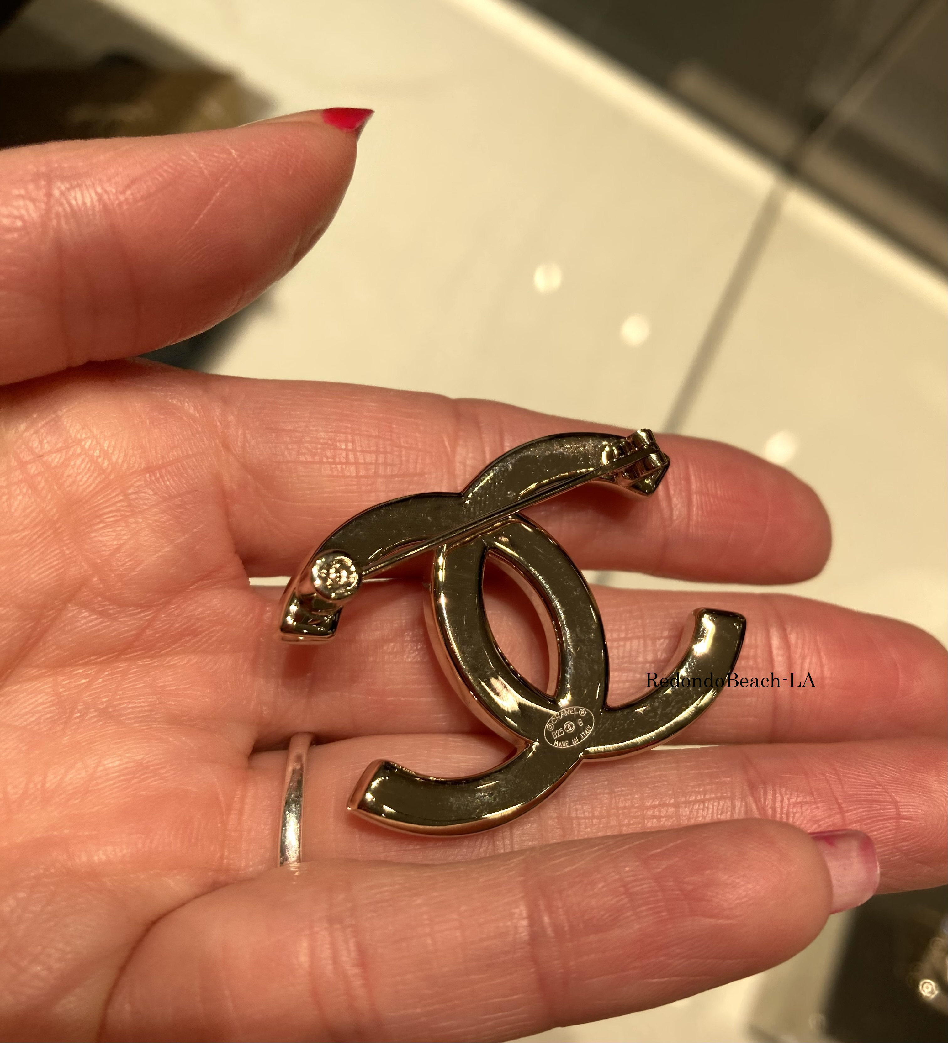 ピンクコーデに映える】☆CHANEL☆ブローチ☆25B限定 (CHANEL/ブローチ