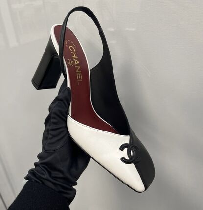 バイカラー CHANEL(シャネル) パンプス(レディース) - ブランド通販のBUYMA