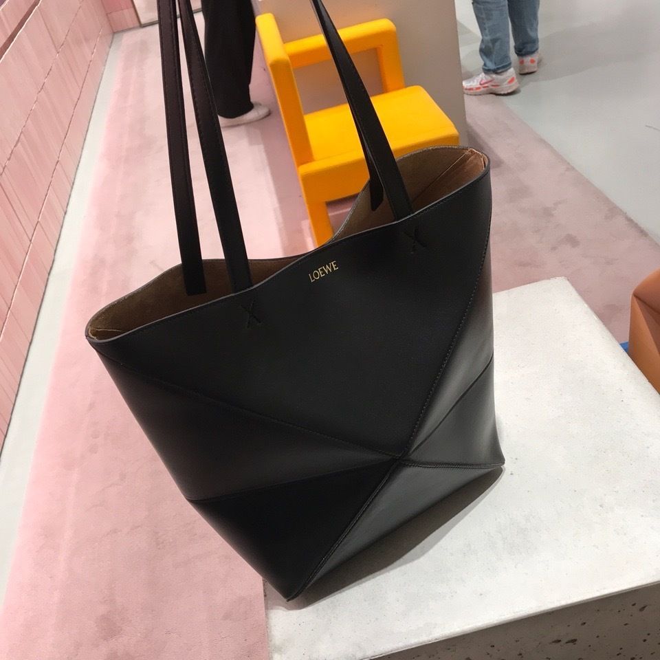 話題の新作】LOEWE(ロエベ)のPUZZLE(パズル)がトートバッグで新登場
