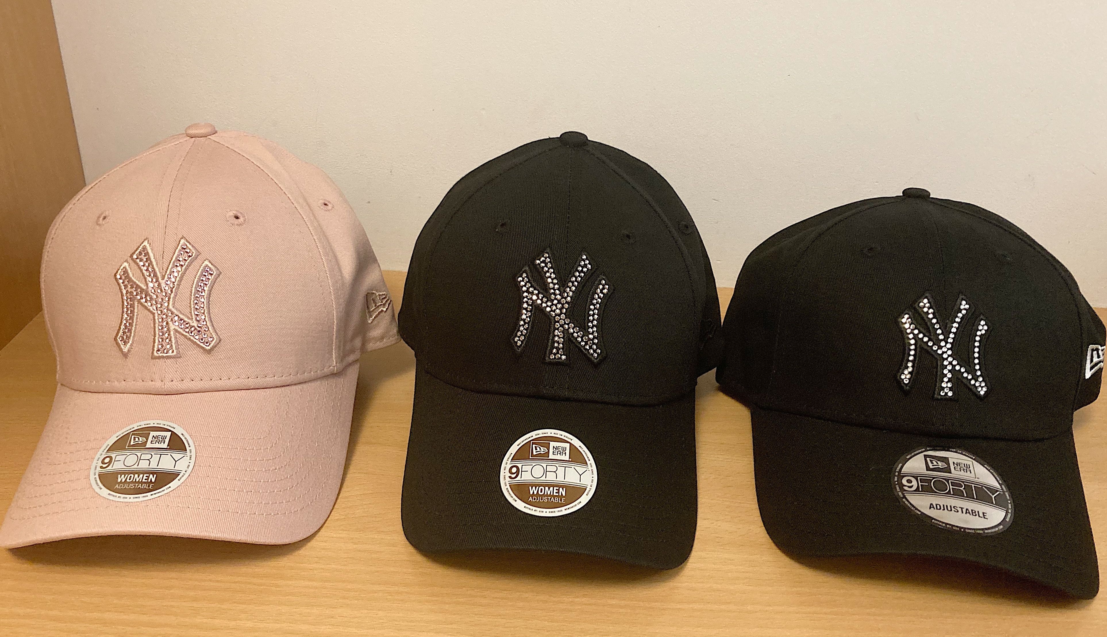 New Era(ニューエラ)のキャップがかわいい！ビジュー付きデザインが