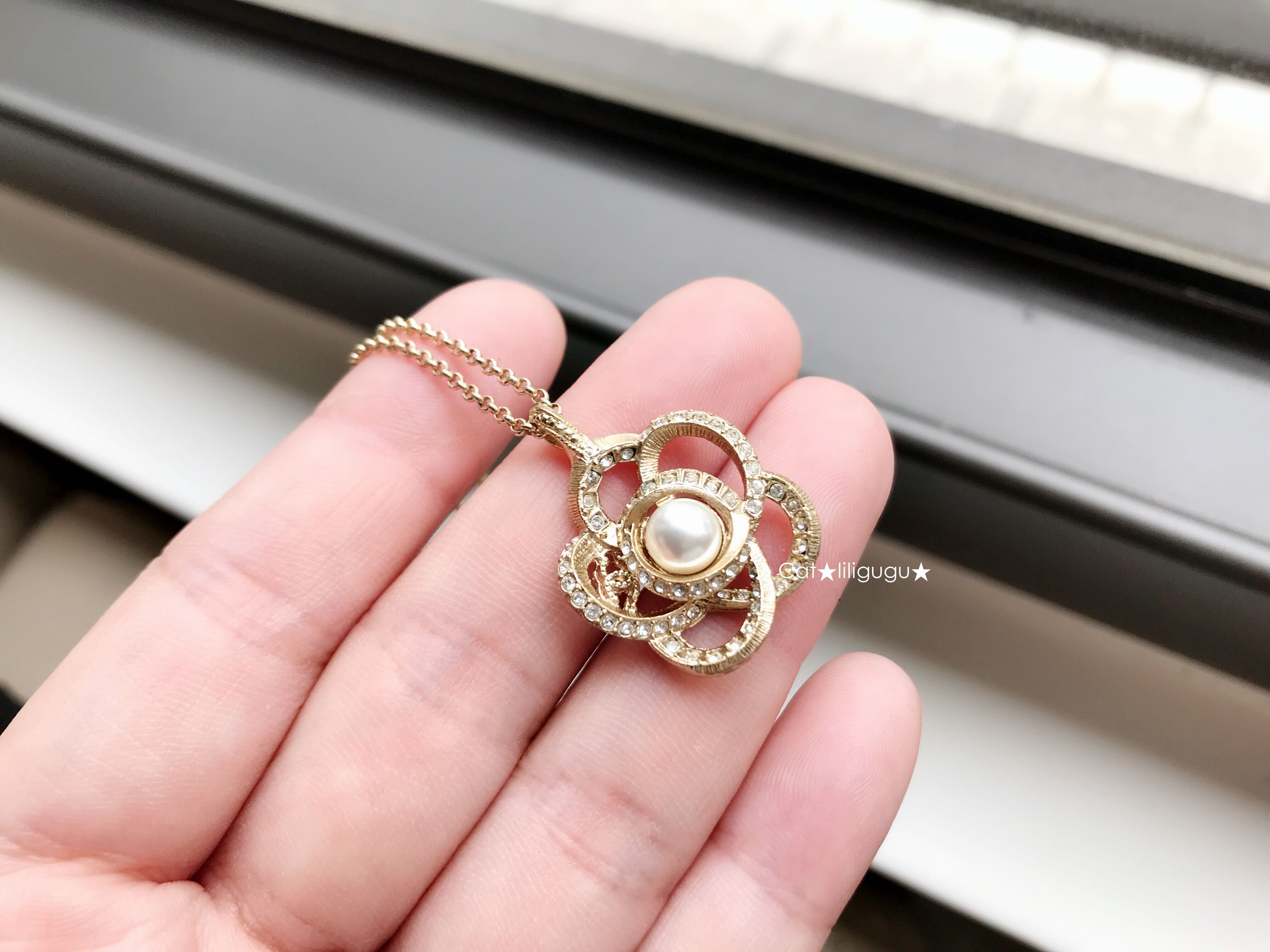 シャネル)A58615キラキラ花型ネックレス・ペンダント☆ (CHANEL