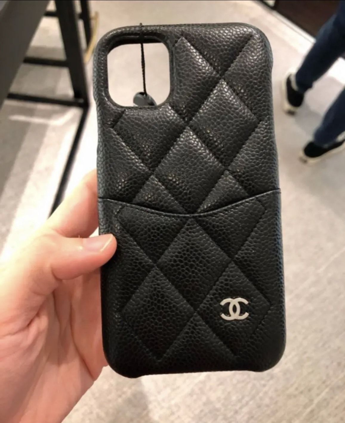 在庫確保済み！ 【CHANEL】 iPhone 12/12 Pro クラシック ケース