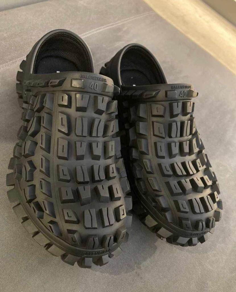 BALENCIAGA】 DEFENDER CLOG ディフェンダー サンダル (BALENCIAGA