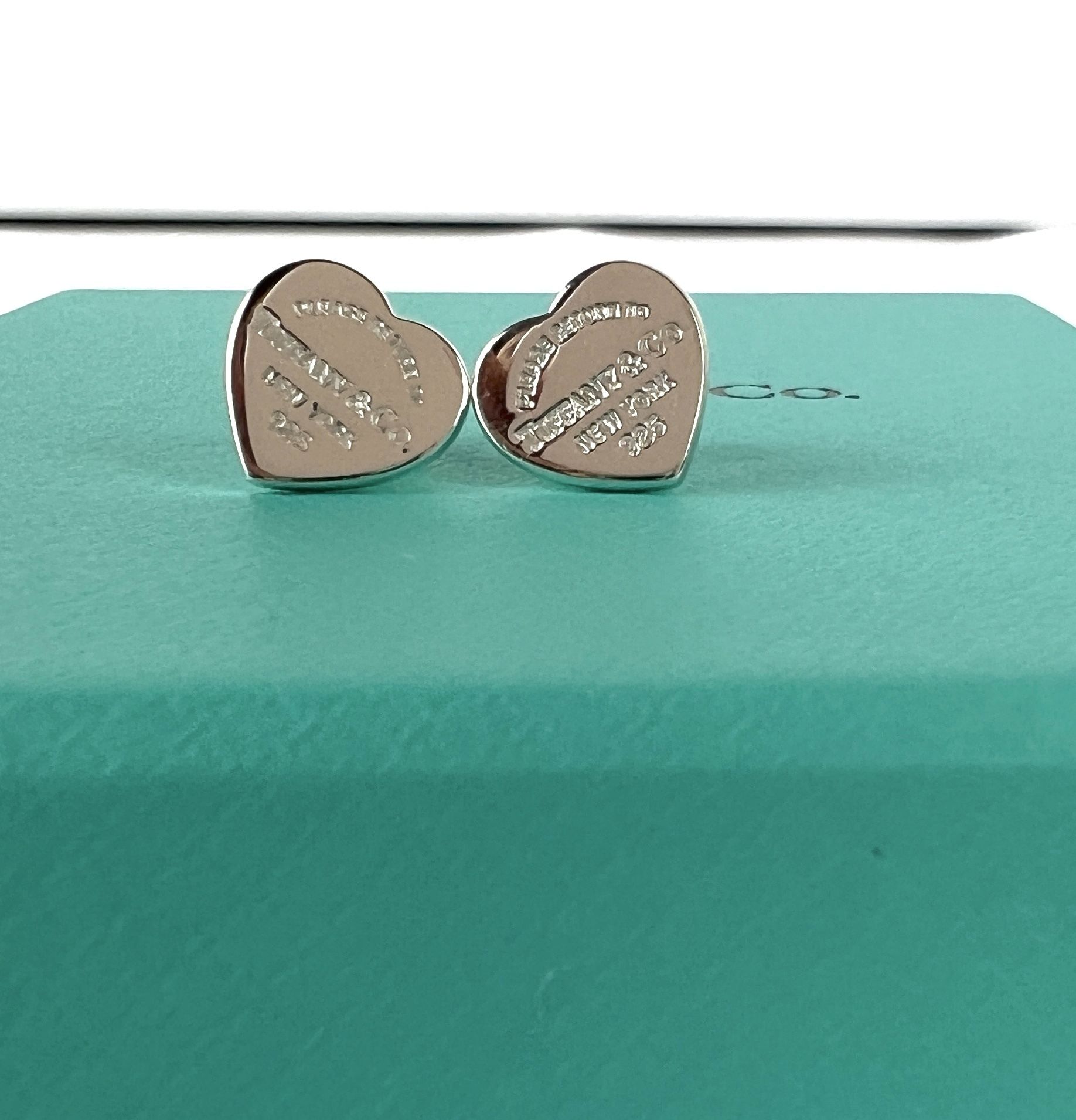 すぐ届く!国内発 ティファニー ハート タグ スタッド ピアス (Tiffany