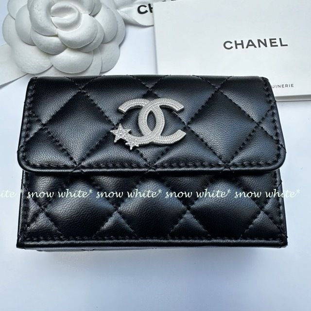 明日着 限定 キラキラCCマーク ナノウォレット ミニ財布 CHANEL