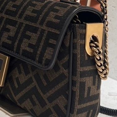 FENDI バゲット チェーン ミディ 3WAY ハンドバッグ FF ロゴ (FENDI