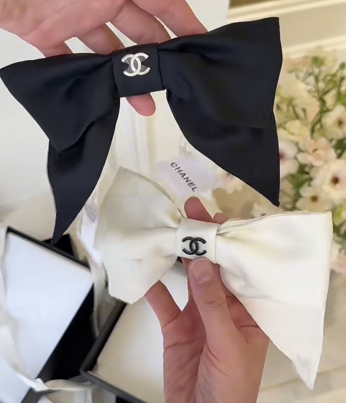 大きめで印象的 お上品できちんと感出る CHANEL リボンバレッタ