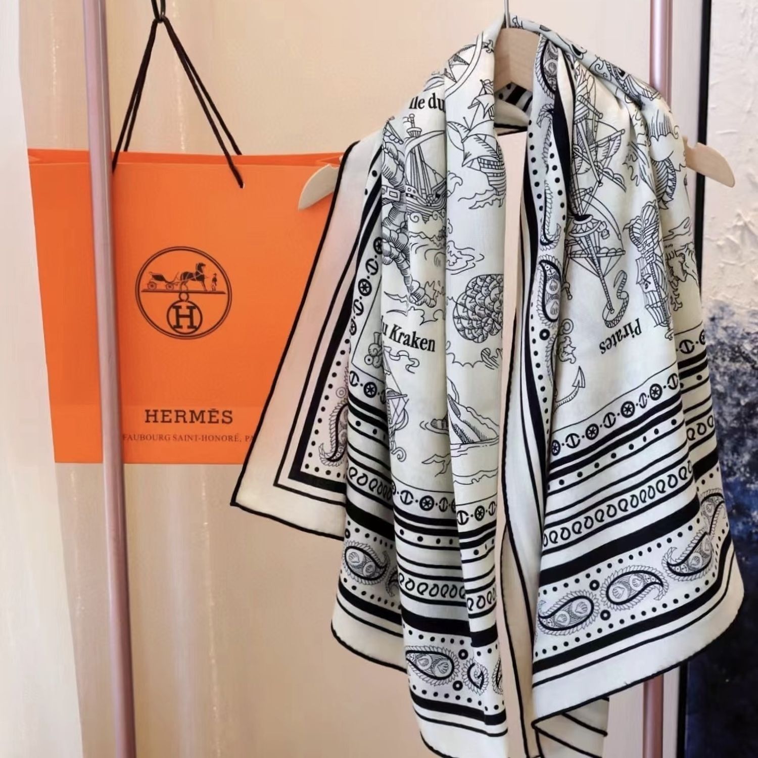 大人気◇完売必至♪】HERMES カシシル カレジェアン スカーフ (HERMES