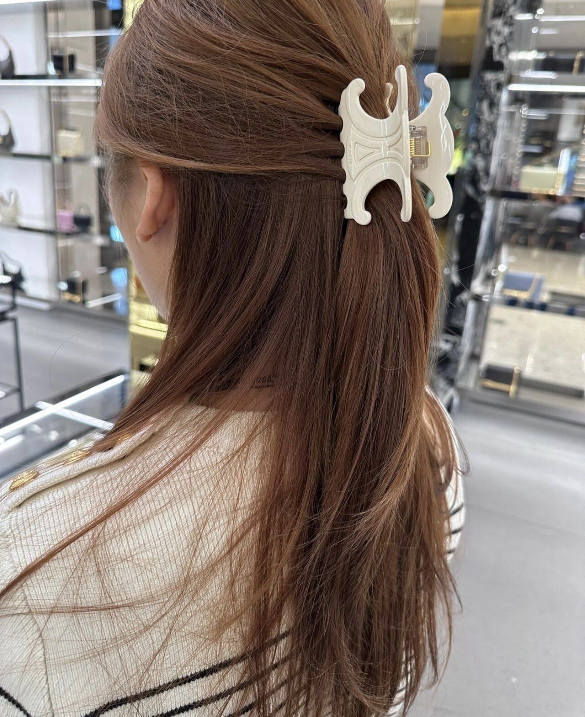 つければ気分が上がるCELINE トリオンフヘアクロー ヘアクリップ