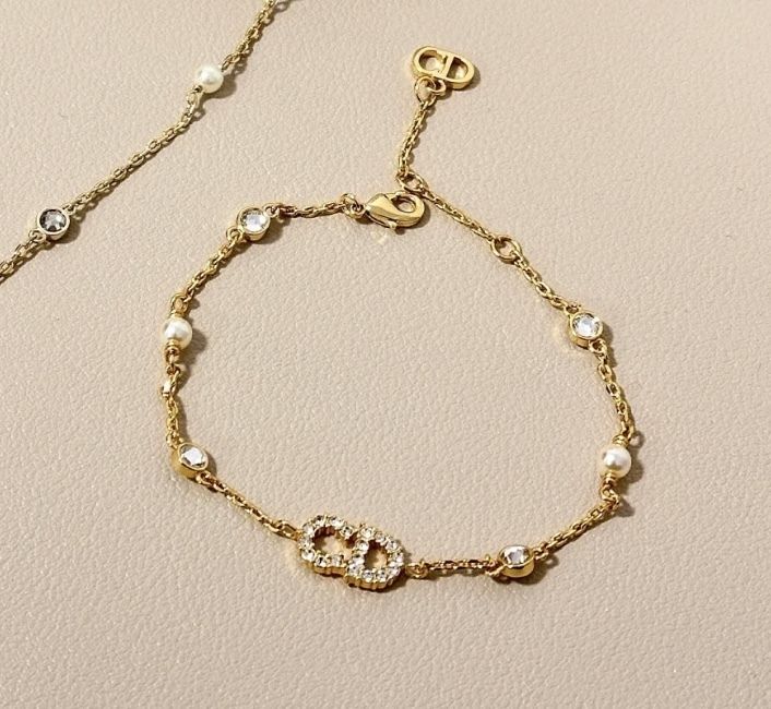 お揃いのネックレスも有りDior Clair D Lune ブレスレット (Dior