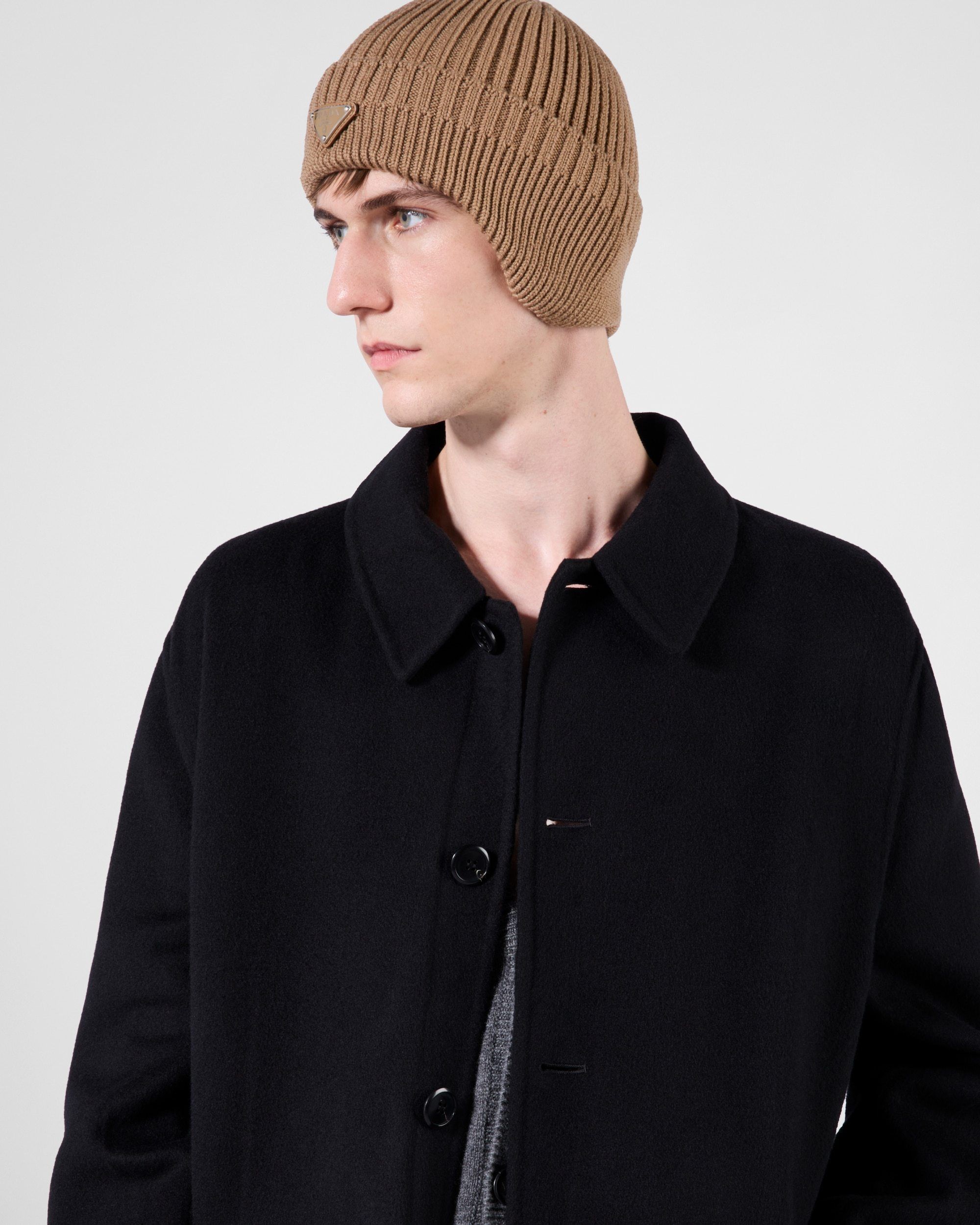 日本未発売*PRADA*耳当て付 ウールニット帽 ロゴ付 ビーニー (PRADA