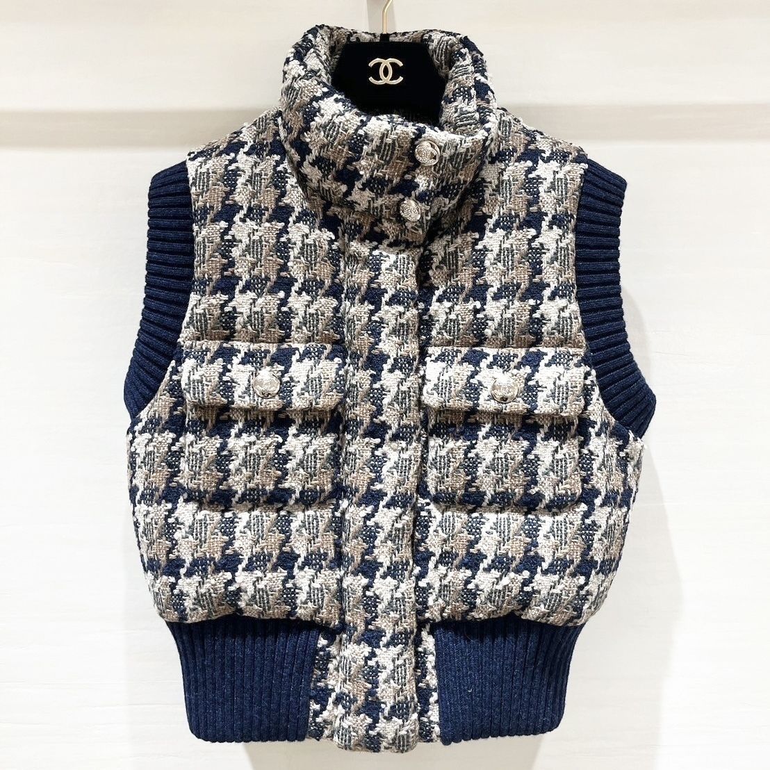 ☆オシャレな柄☆シャネル ダウンベスト (CHANEL/ベスト・ジレ) P77367