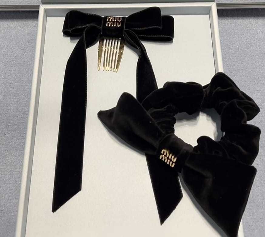 MiuMiu☆日本入手困難☆ロゴ リボン付き ベルベット シュシュ (MiuMiu