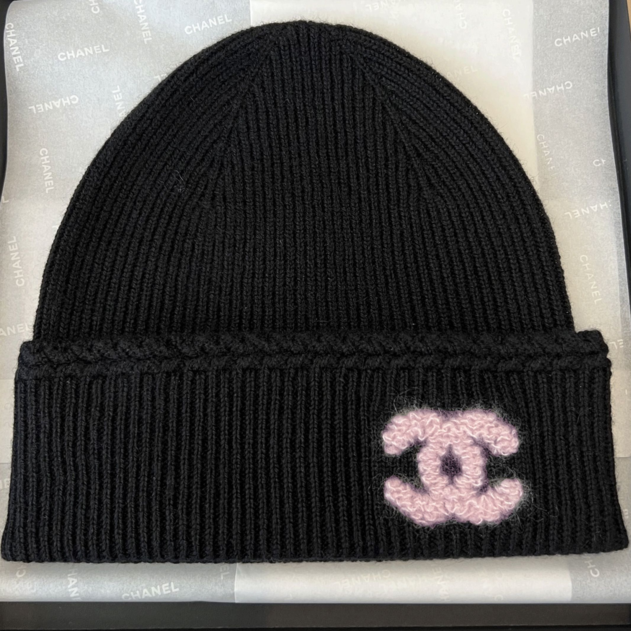 希少！ピンクのCCロゴが可愛い♪【CHANEL】ニット帽 25B (CHANEL
