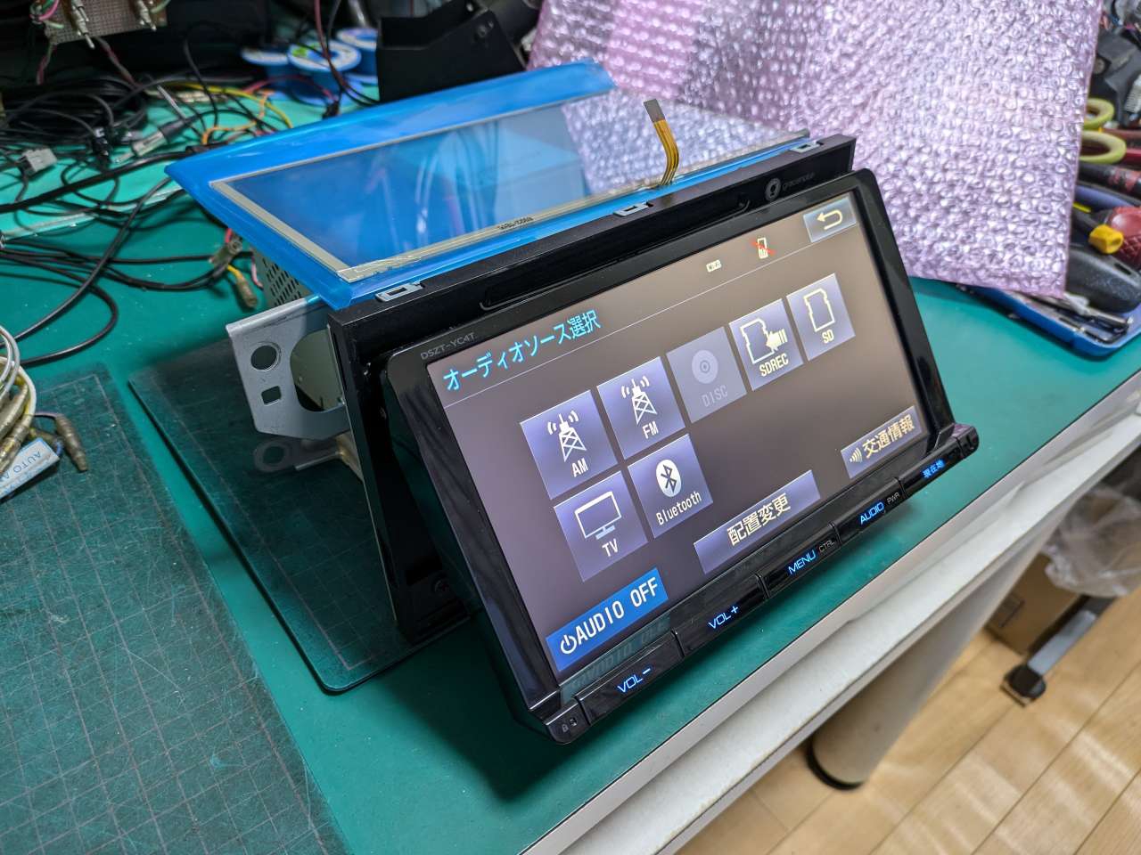 DSZT-YC4T、138001-9720C132、故障、分解、修理。タッチパネル不良で