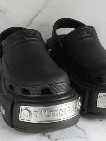 Sandália Crocs x Balenciaga Hardcrocs Preta | Zivē Club