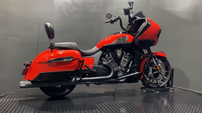 2022 Indian Motorcycle® Challenger® Dark Horse® Indy Red/Black