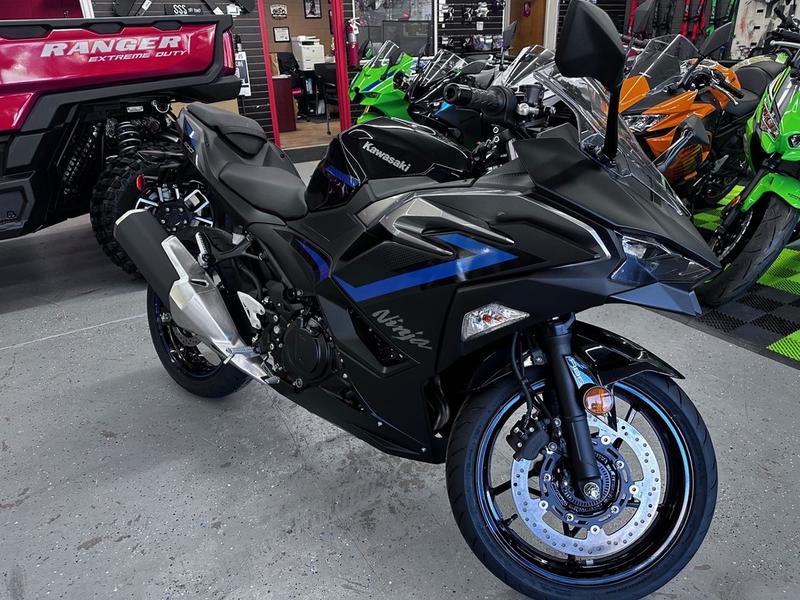 2025 Kawasaki Ninja® 500 ABS Metallic Flat Spark Black/Metallic