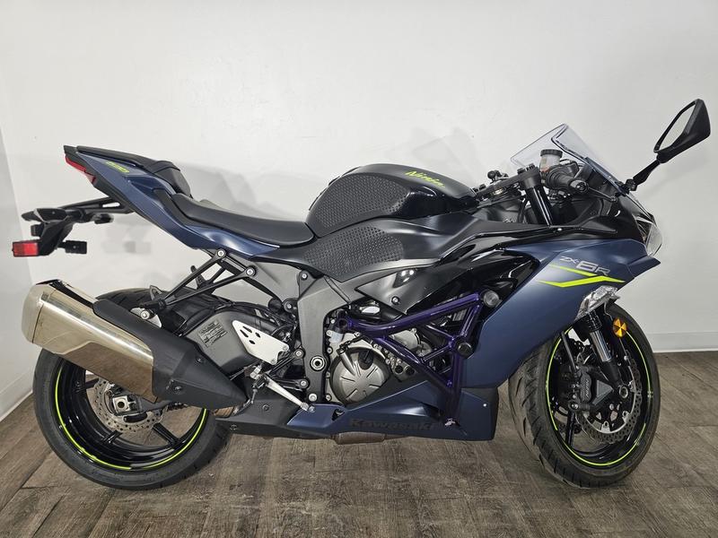 2023 Kawasaki Ninja® ZX™-6R Metallic Matte Twilight Blue/Metallic