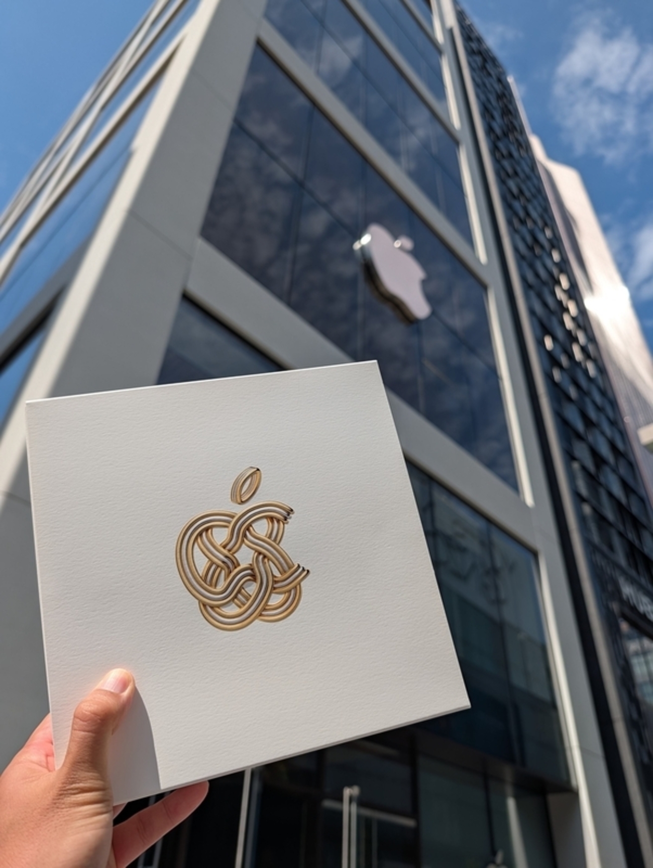 Apple銀座のリニューアルオープンに行ってノベルティを貰ってきた