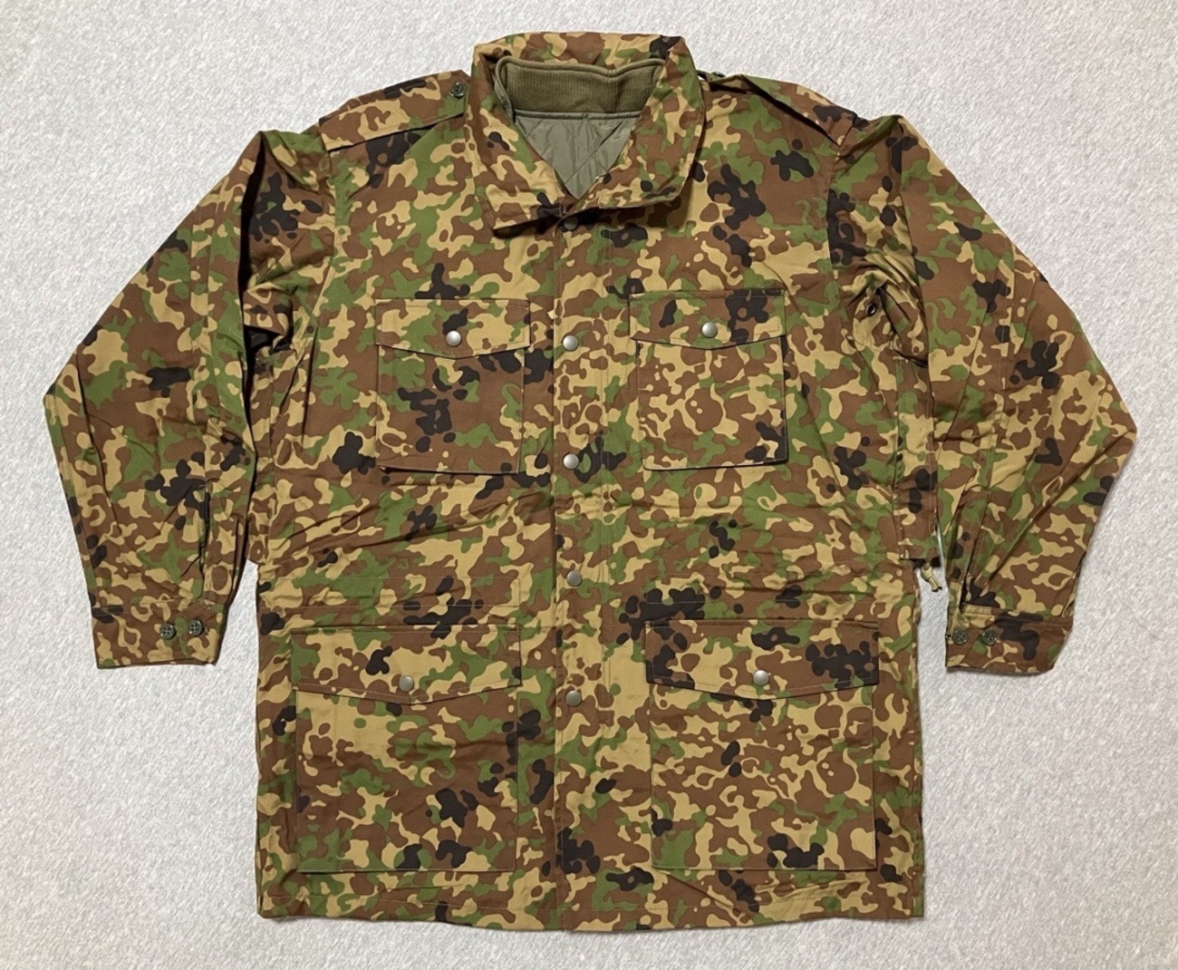 傑作モデル品です！【自衛隊装備品】陸上自衛隊迷彩防寒戦闘服外衣