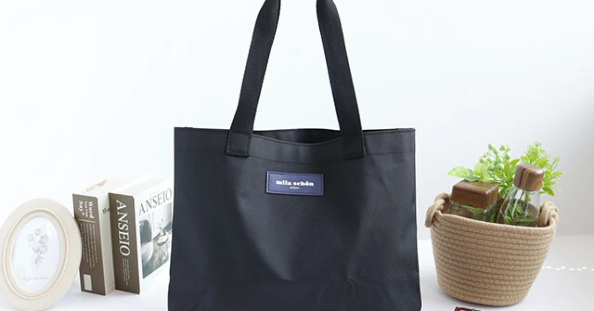 毎日バッグこれでいい♡大容量なだけじゃない！至れり尽くせりな上品