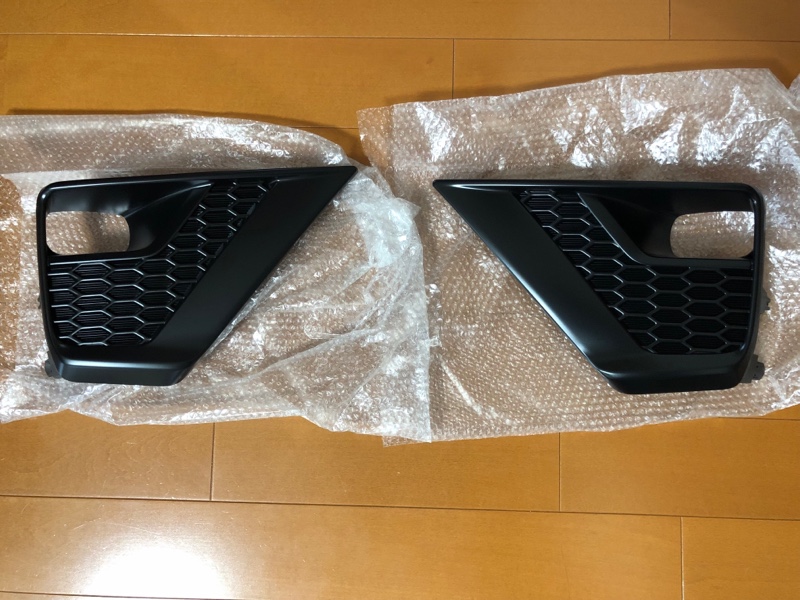 マットブラックフォグランプガーニッシュへ交換（トヨタ