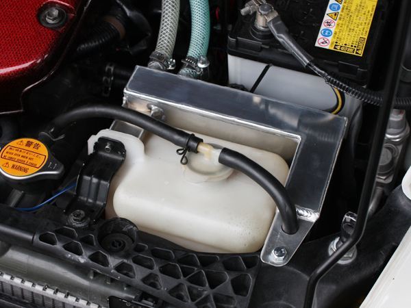 オイルキャッチタンク TAKE OFF(テイクオフ)のオイルキャッチタンクの
