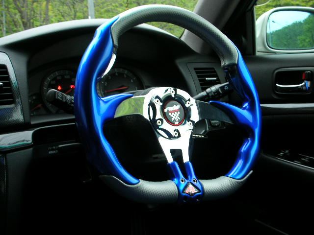 X4 limited edition SIMONI RACING(シモーニレーシング)のステアリング