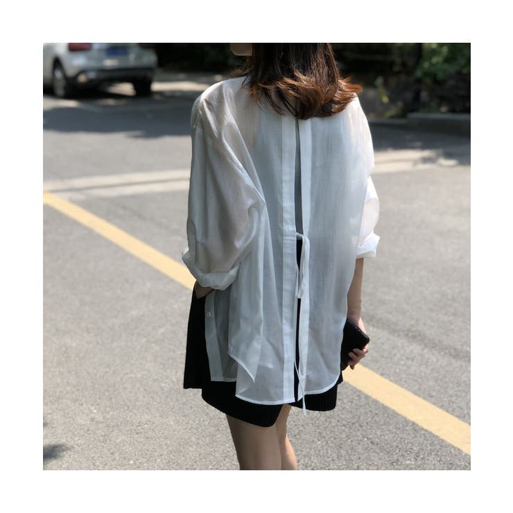 透け感が可愛いバックレスシアーシャツ 背中開き フロントボタン[品番