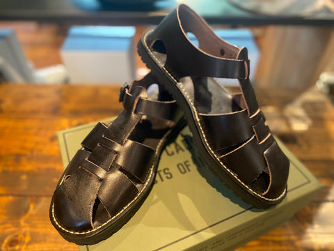 男心をくすぐる機能美とデザイン 》LEATHER GURKHA SANDAL