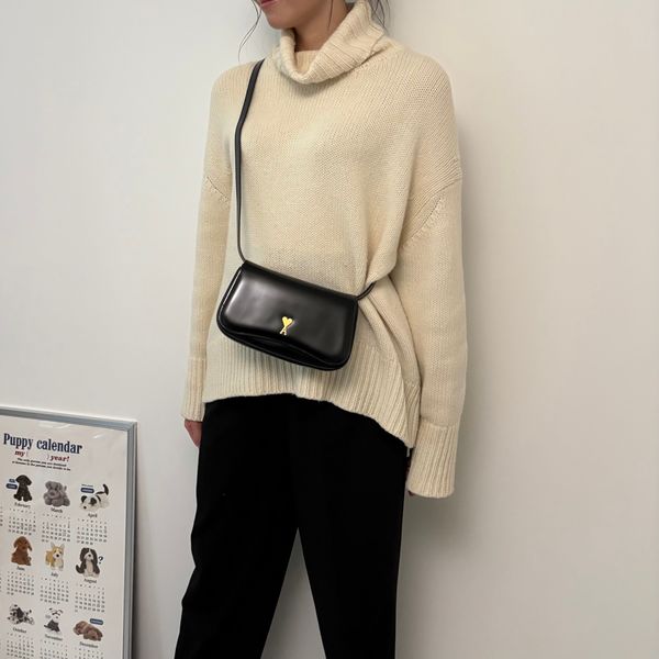 ご褒美買いバッグにいかが!?】ご褒美買いにふさわしい、AMI PARIS(アミ