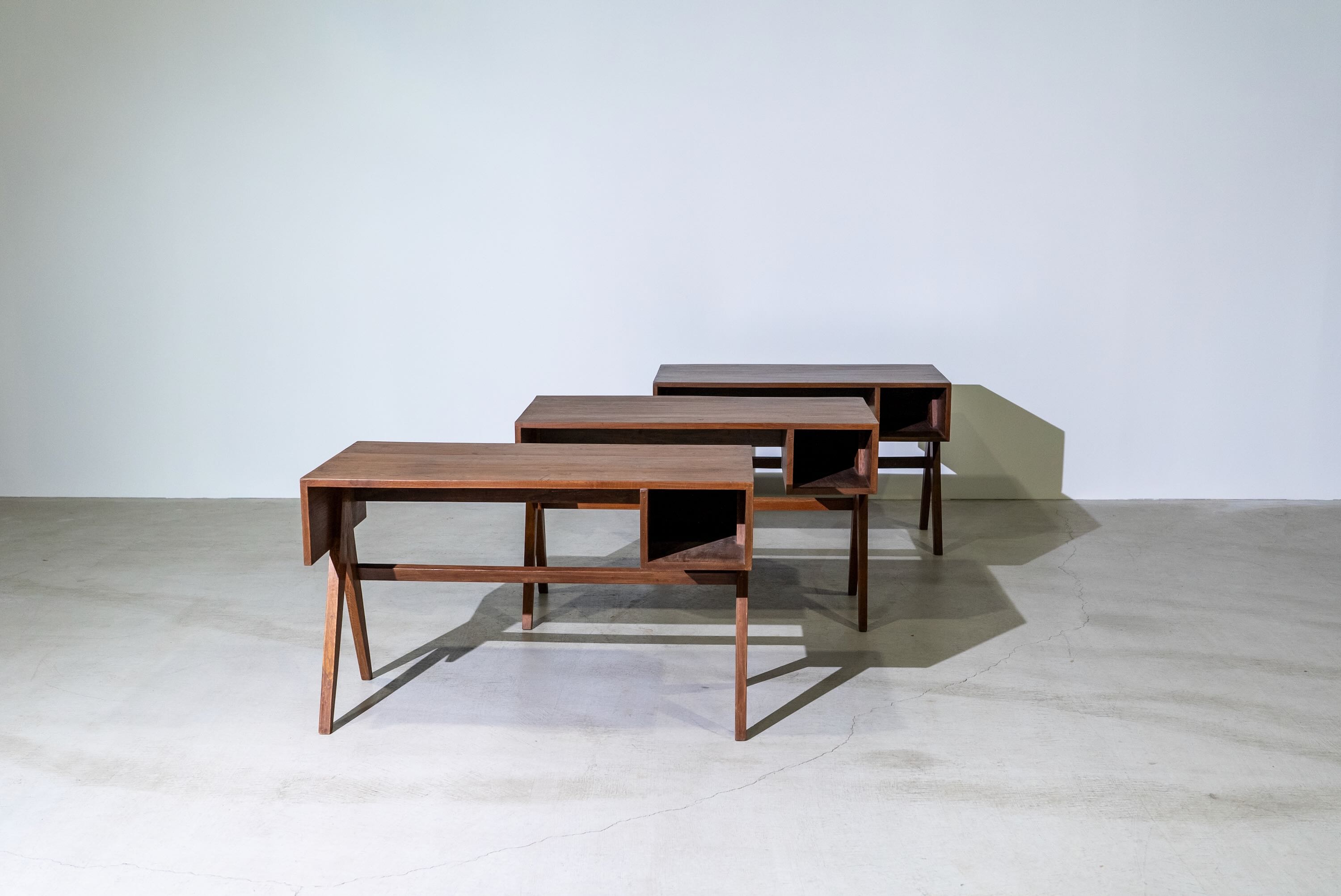 Pierre Jeanneret (ピエール・ジャンヌレ) | V-leg Desk With hole