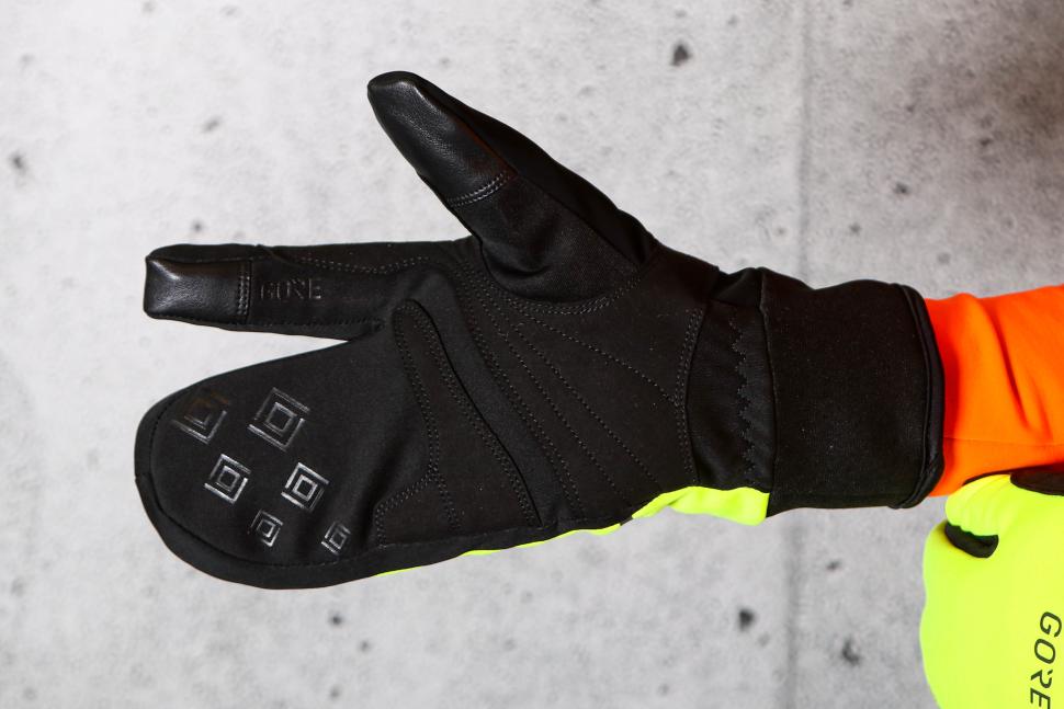 Gorewear Gore-Tex Infinium Thermo Split Gloves - Cycling News