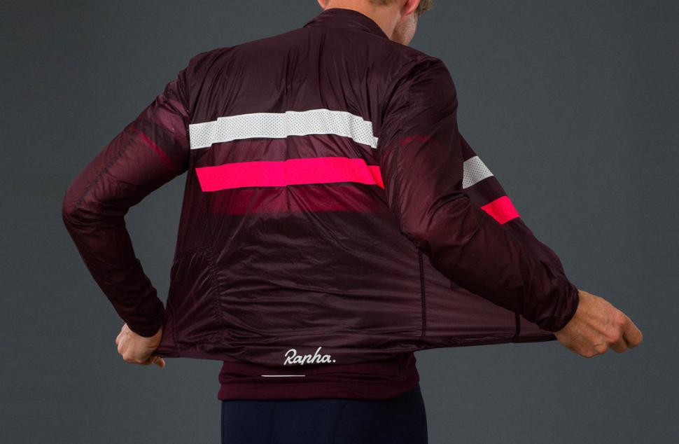 First Look: Rapha Brevet Flyweight Jacket weighs just 68g