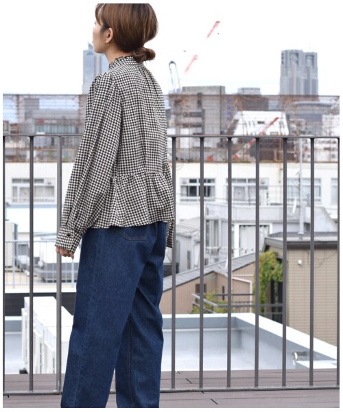 w closet（ダブルクローゼット）の「千鳥柄ぺプラムギャザーブラウス