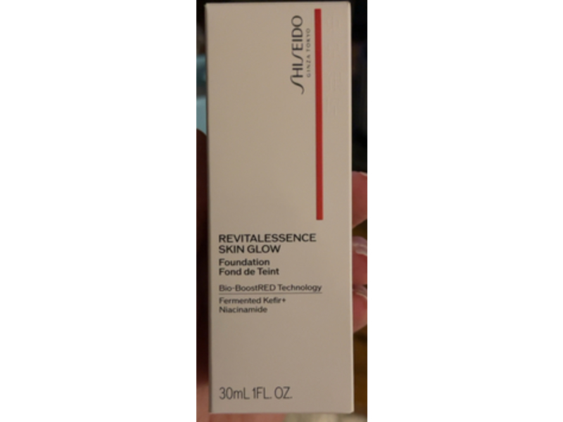 Shiseido RevitalEssence Skin Glow Foundation, 220 Linen, SPF 30, 1