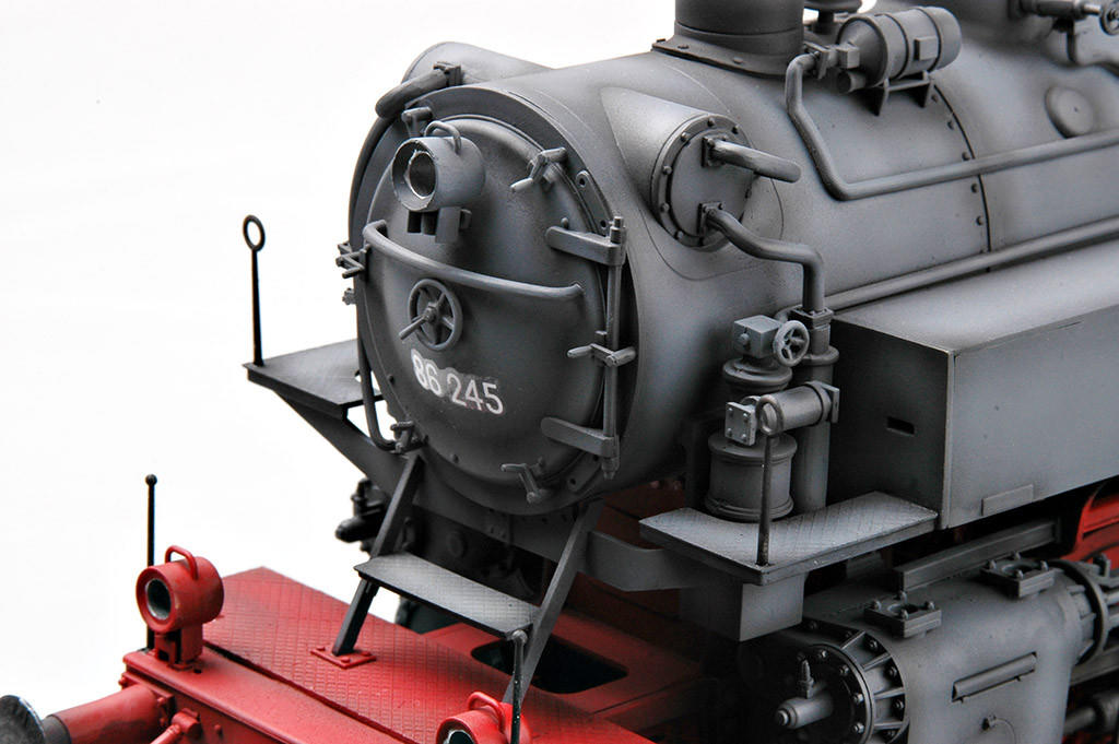 1/35 Trumpeter WWII German BR86 Armored Steam Locomotive