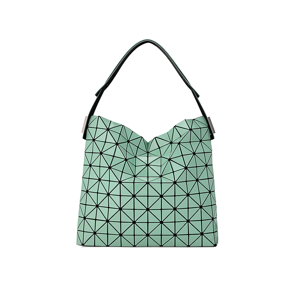 TOP | BAO BAO ISSEY MIYAKE 私の毎日に寄り添うバッグ | SPUR