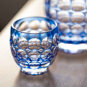江戸切子 冷酒杯 伝統工芸士作〈紫陽花〉カガミクリスタル | 江戸切子